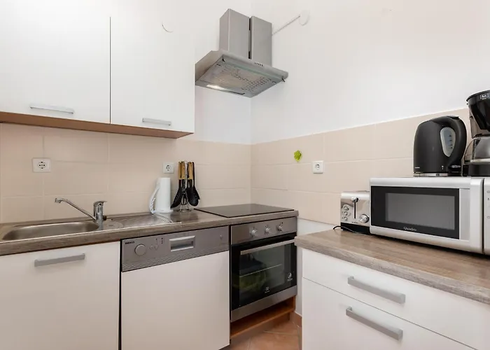 شقة Beautiful In With Kitchen Čižići
