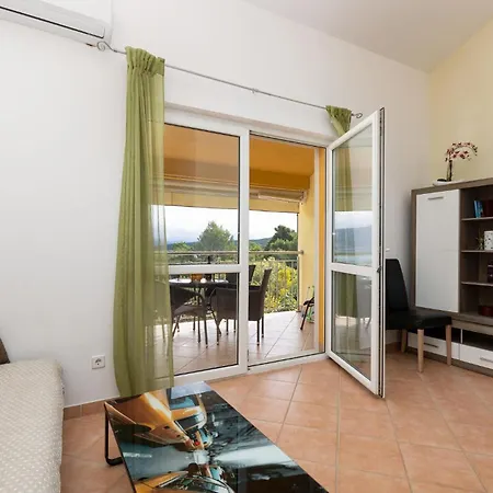 Beautiful In With Kitchen Apartment