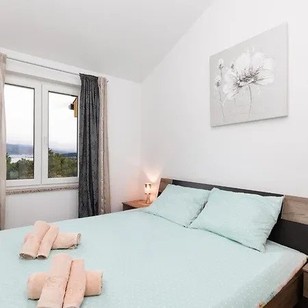 Beautiful In With Kitchen Apartment *